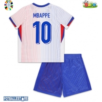 Frankrike Kylian Mbappe #10 Bortedraktsett Barn EM 2024 Kortermet (+ Korte bukser)